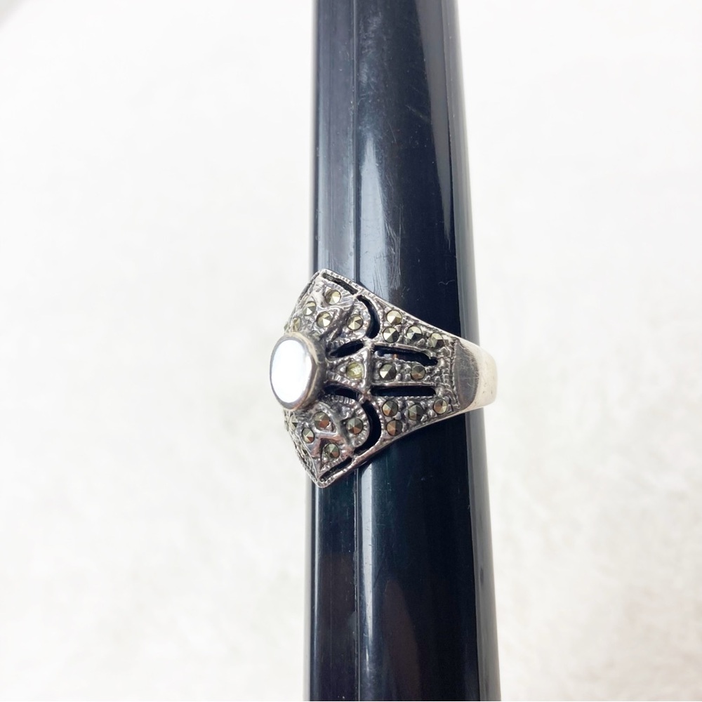 Sterling Silver 925 Ring Embedded With Mother of Pearl And Marcasite Stones - Picture 3 of 5